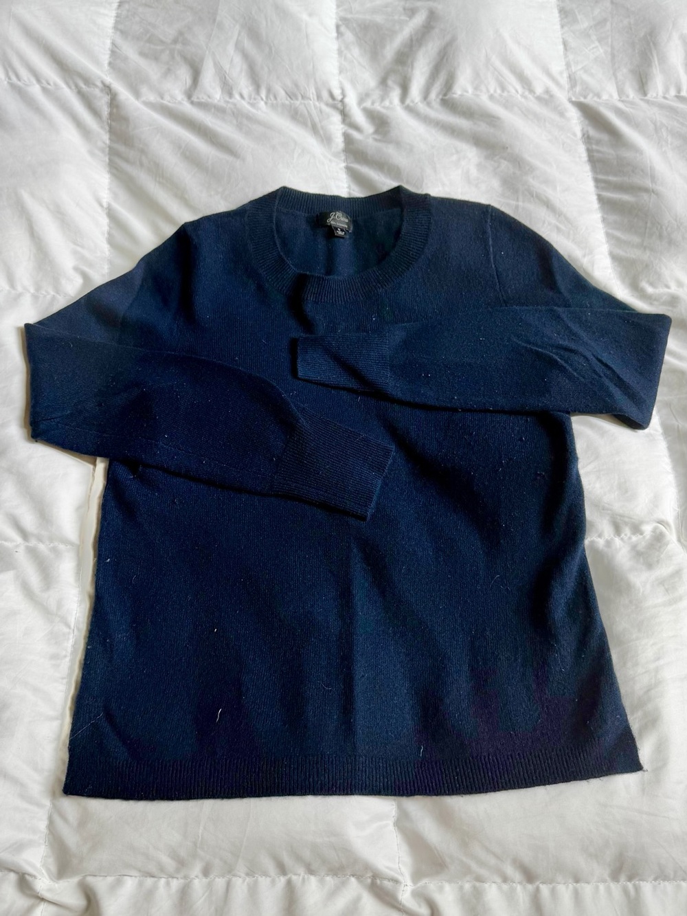 100% cashmere JCrew classic-fit crewneck sweater 💙